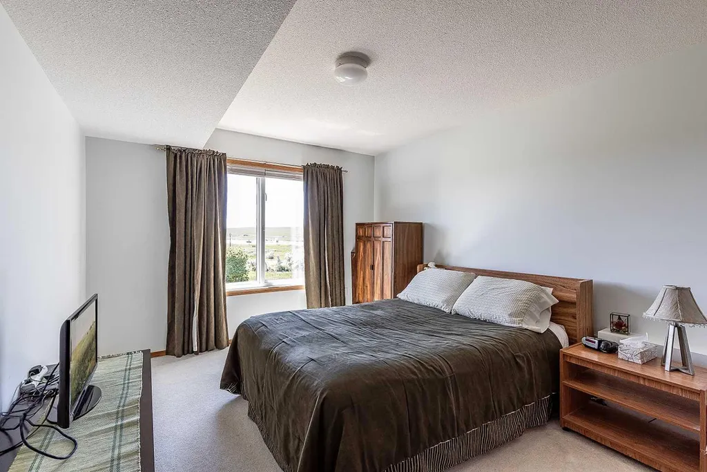 733 Taylor Road SE Medicine Hat AB T1B 4A5