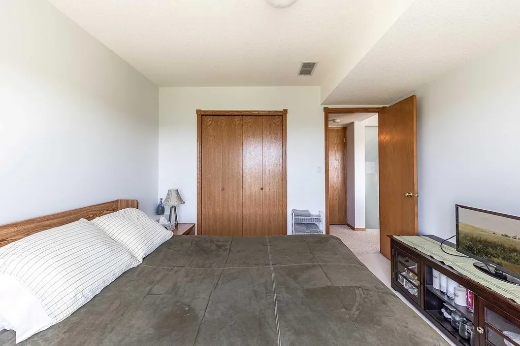 733 Taylor Road SE Medicine Hat AB T1B 4A5