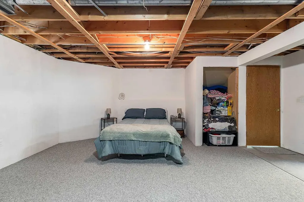 733 Taylor Road SE Medicine Hat AB T1B 4A5