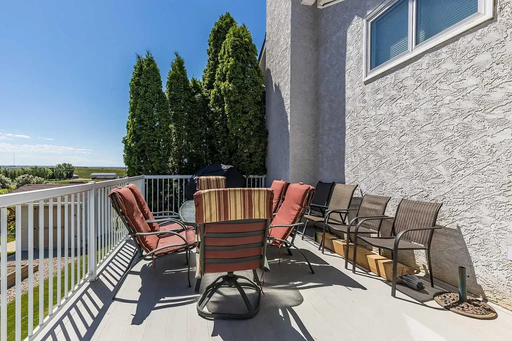 733 Taylor Road SE Medicine Hat AB T1B 4A5