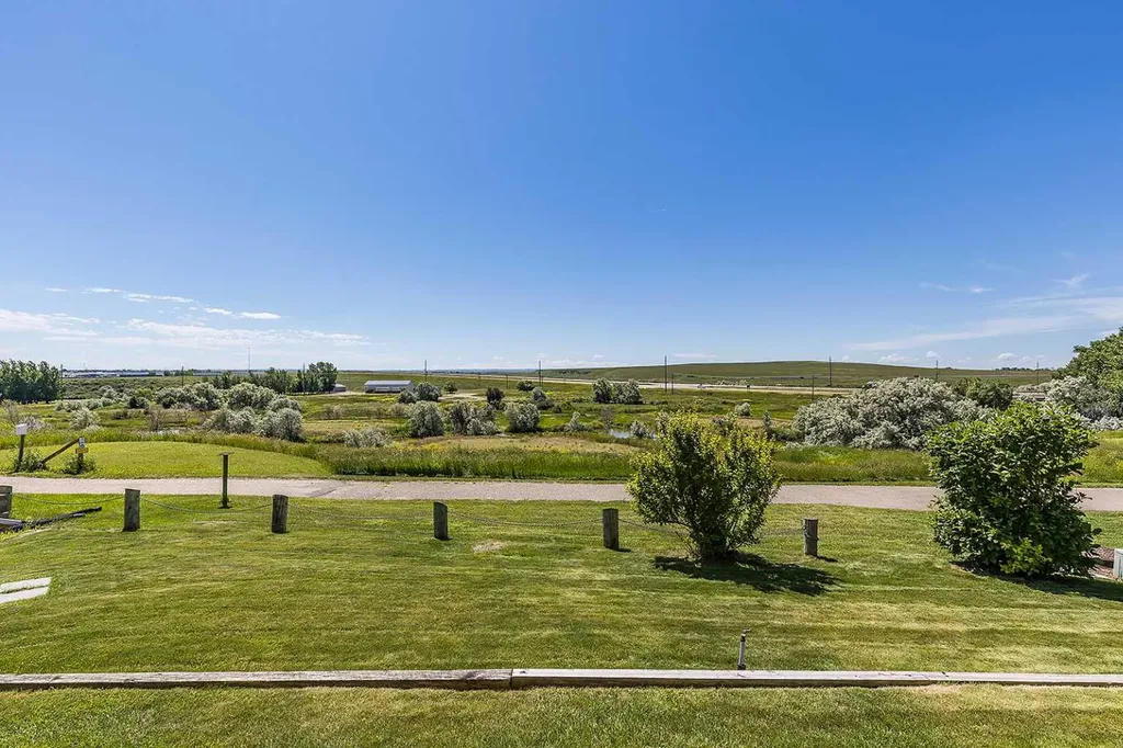 733 Taylor Road SE Medicine Hat AB T1B 4A5