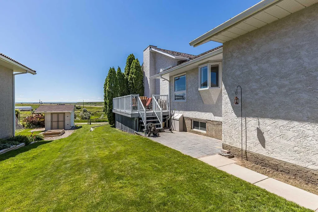 733 Taylor Road SE Medicine Hat AB T1B 4A5