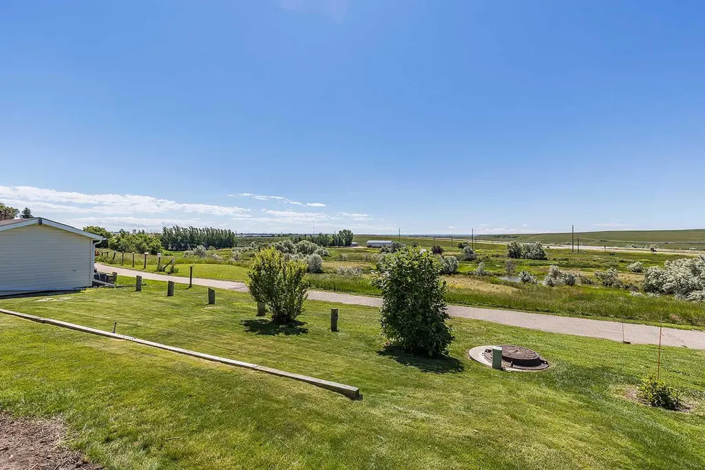 733 Taylor Road SE Medicine Hat AB T1B 4A5