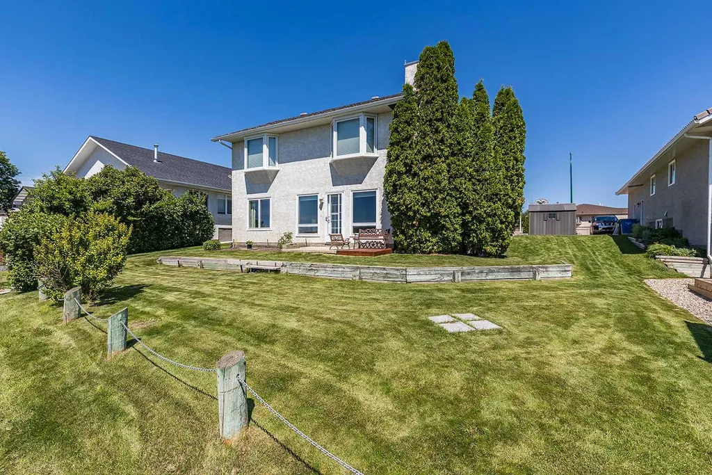 733 Taylor Road SE Medicine Hat AB T1B 4A5