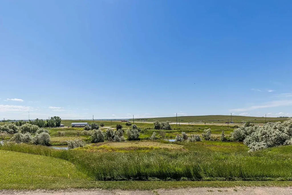 733 Taylor Road SE Medicine Hat AB T1B 4A5