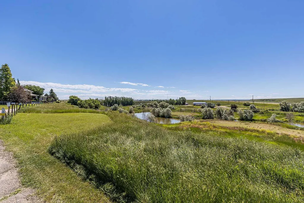 733 Taylor Road SE Medicine Hat AB T1B 4A5