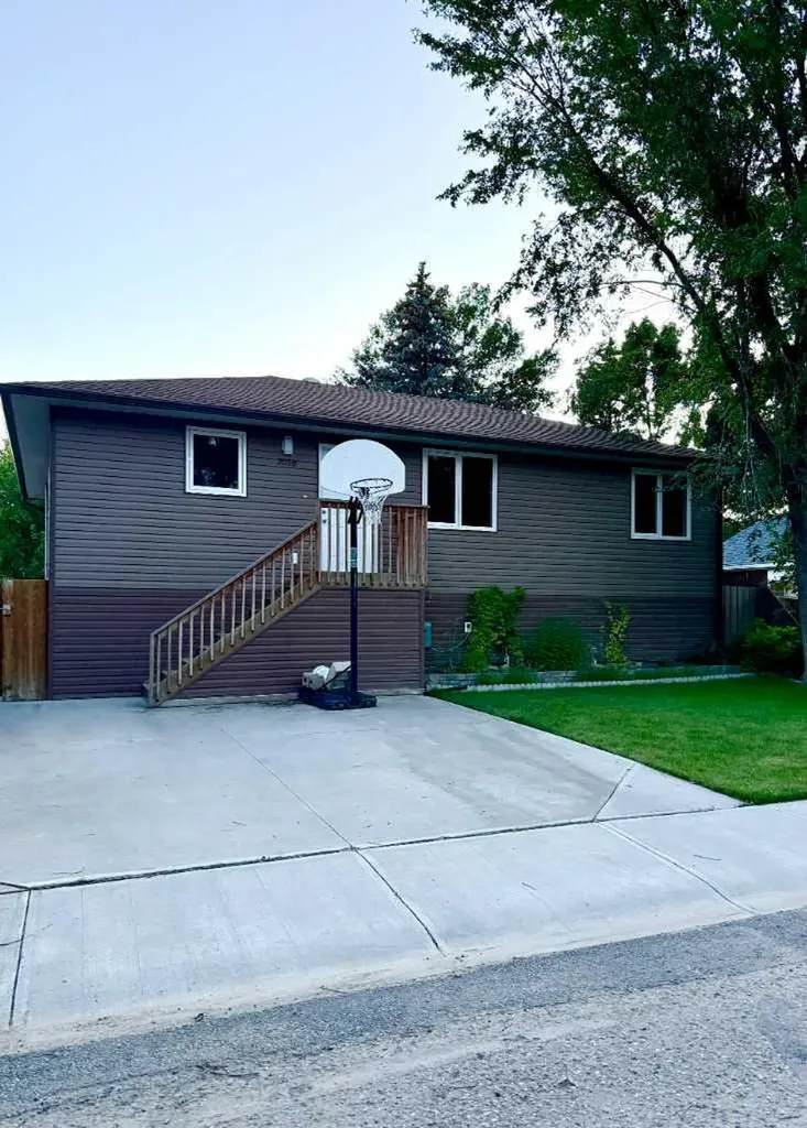 2016 14 Street Coaldale AB T1M 1C4
