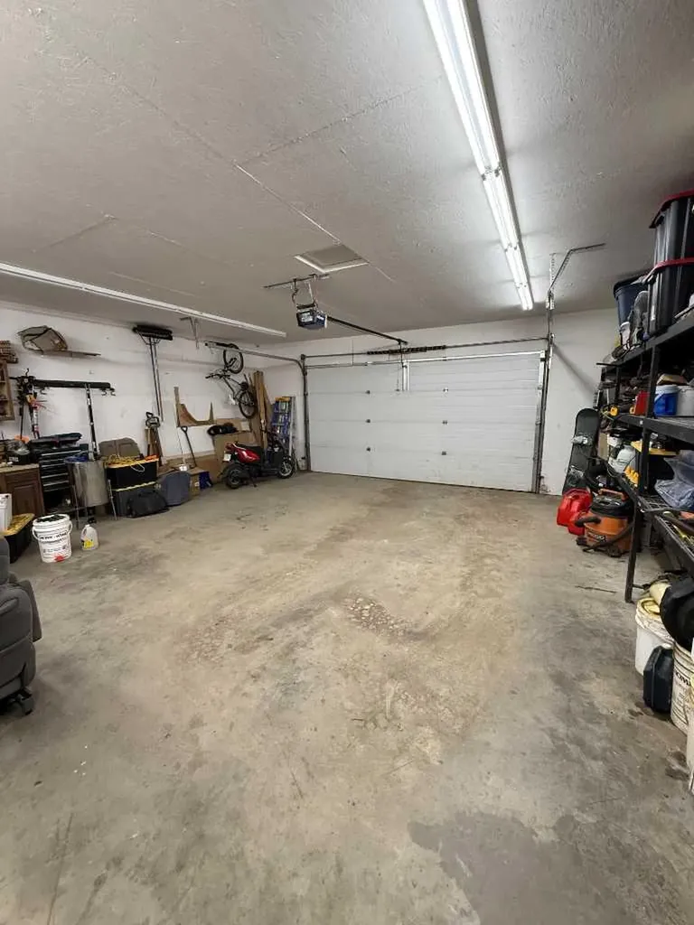 2016 14 Street Coaldale AB T1M 1C4