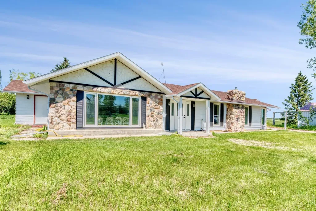 27028 Township Road 300 Rural Mountain View County AB T0M0A0