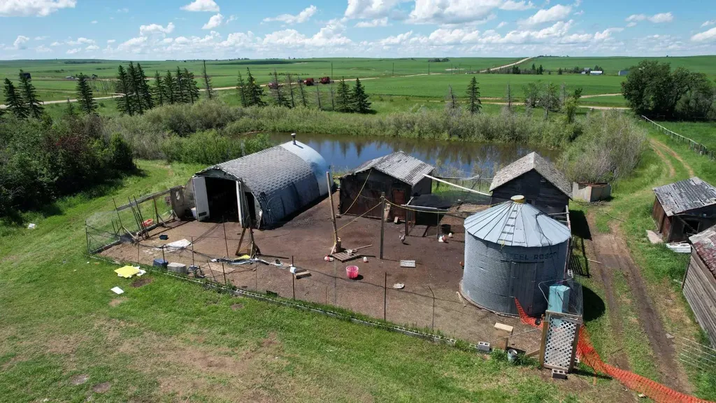 171076 9 Highway Rural Starland County AB T0J0T0
