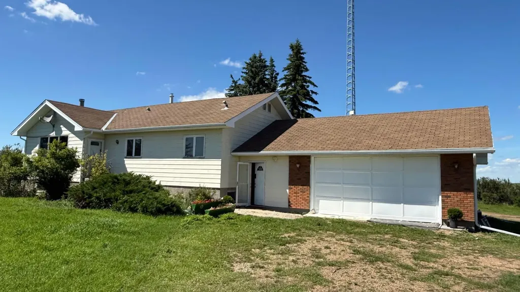 171076 9 Highway Rural Starland County AB T0J0T0