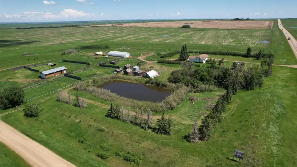 171076 9 Highway Rural Starland County AB T0J0T0