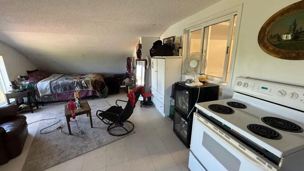 171076 9 Highway Rural Starland County AB T0J0T0
