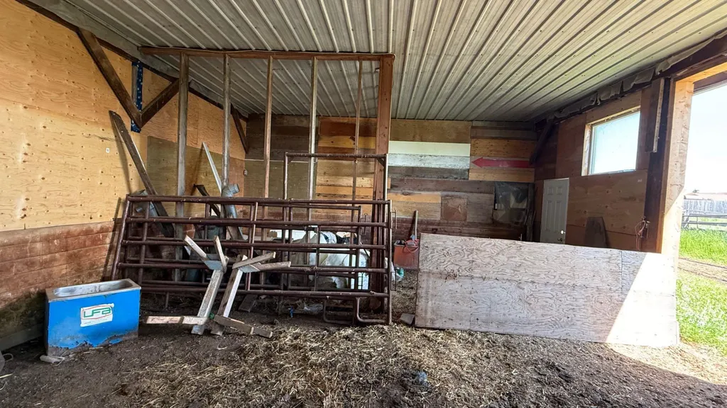 171076 9 Highway Rural Starland County AB T0J0T0