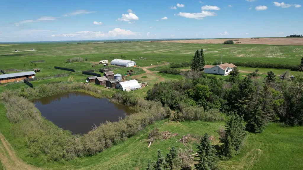 171076 9 Highway Rural Starland County AB T0J0T0