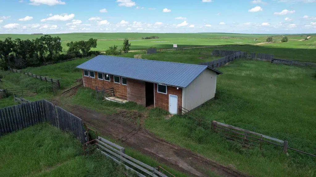171076 9 Highway Rural Starland County AB T0J0T0