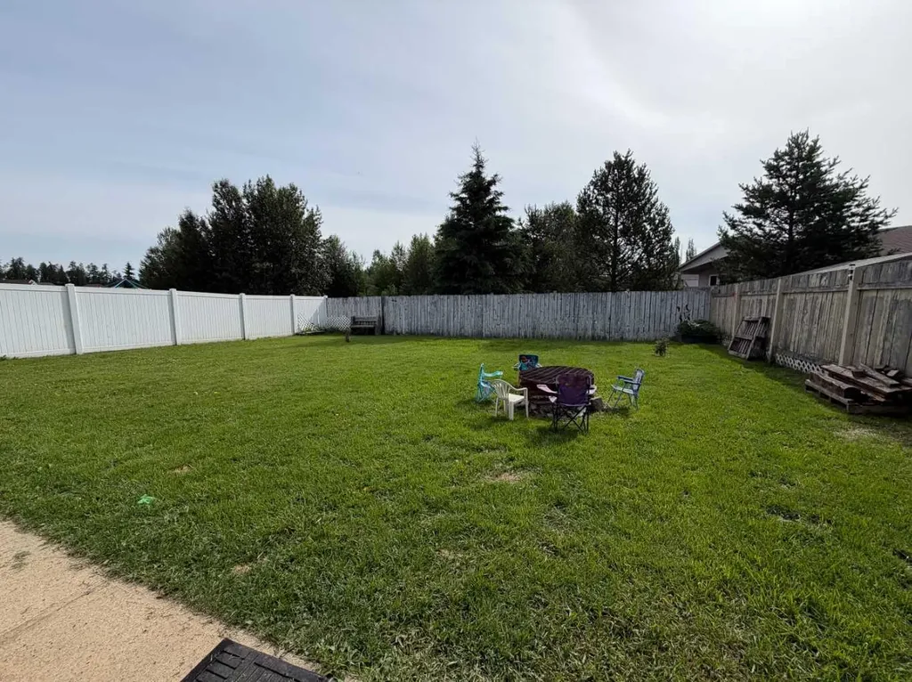 64 Park Circle Whitecourt AB T7S1S7