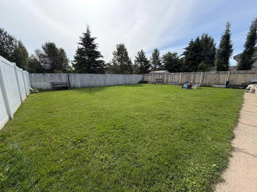 64 Park Circle Whitecourt AB T7S1S7