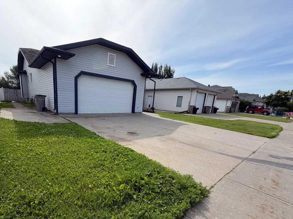 64 Park Circle Whitecourt AB T7S1S7