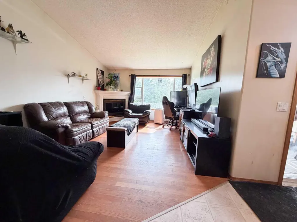 64 Park Circle Whitecourt AB T7S1S7