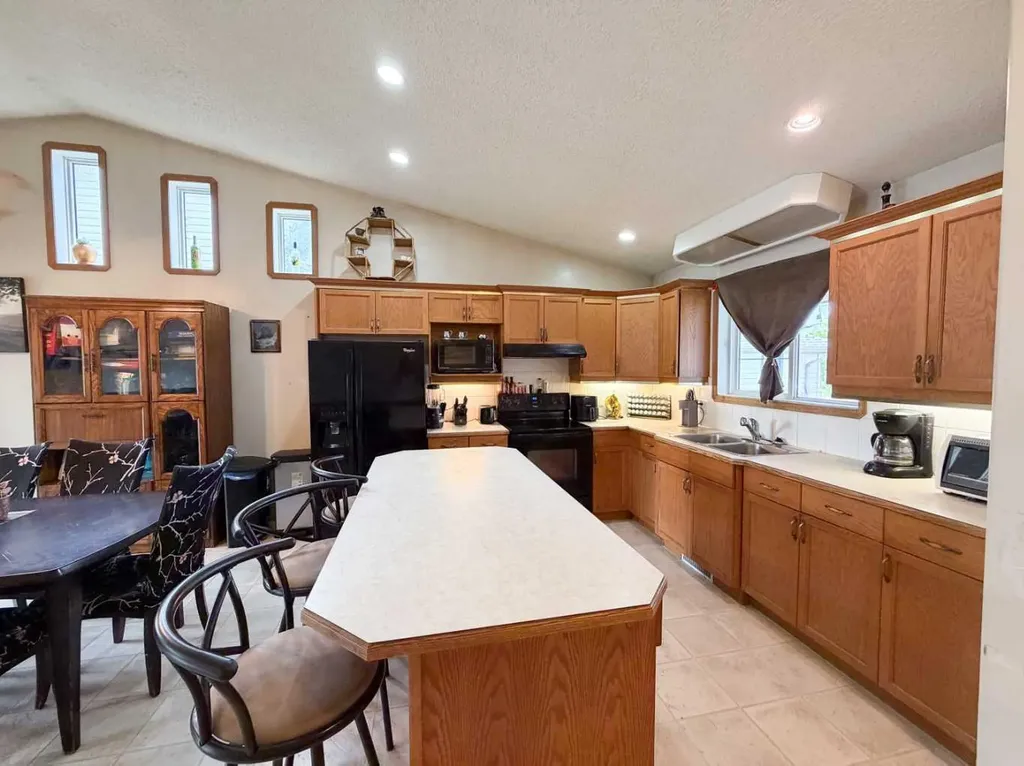 64 Park Circle Whitecourt AB T7S1S7