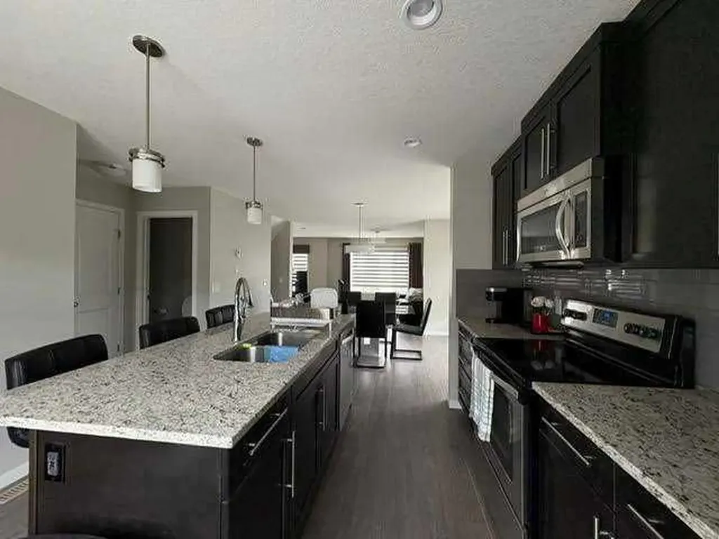 202 Evansridge Park NW Calgary AB T3P0N7