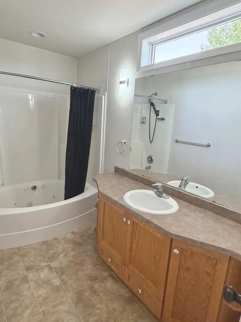 10615 88 Street Grande Prairie AB T8X 1P5