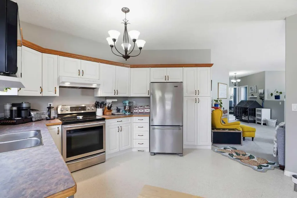 27 Hallgren Drive Sylvan Lake AB T4S 1W6