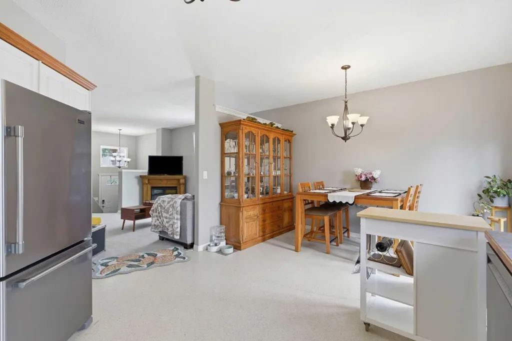 27 Hallgren Drive Sylvan Lake AB T4S 1W6