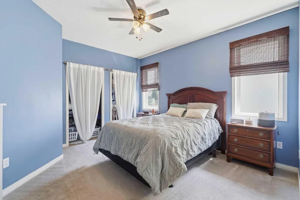 27 Hallgren Drive Sylvan Lake AB T4S 1W6