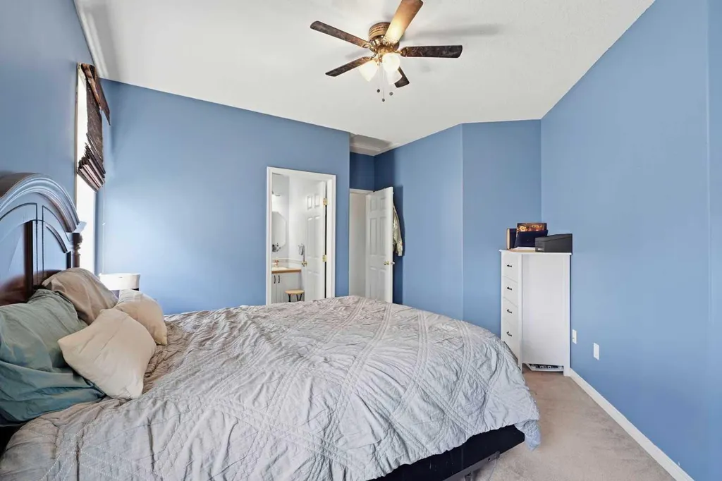 27 Hallgren Drive Sylvan Lake AB T4S 1W6