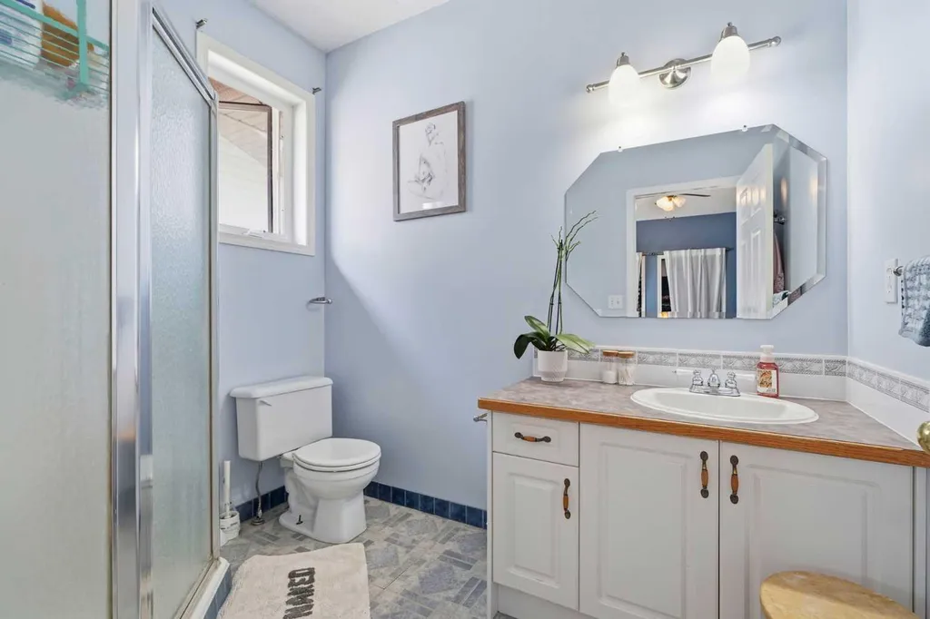 27 Hallgren Drive Sylvan Lake AB T4S 1W6