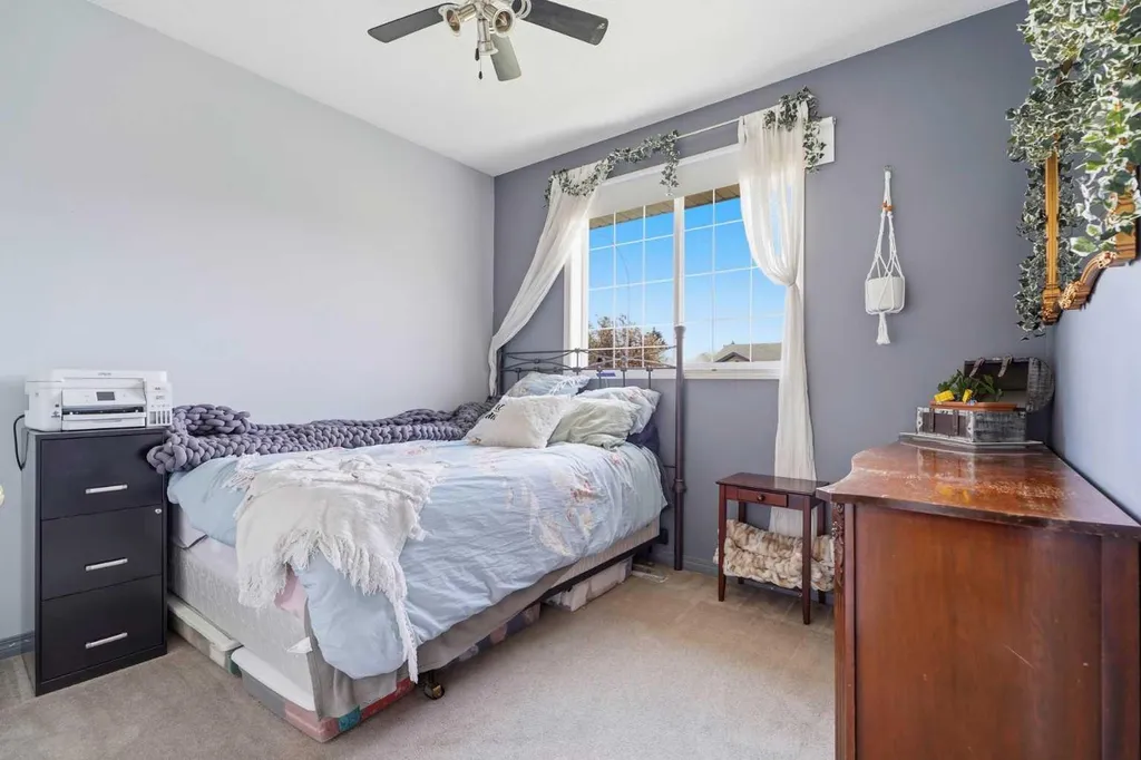 27 Hallgren Drive Sylvan Lake AB T4S 1W6