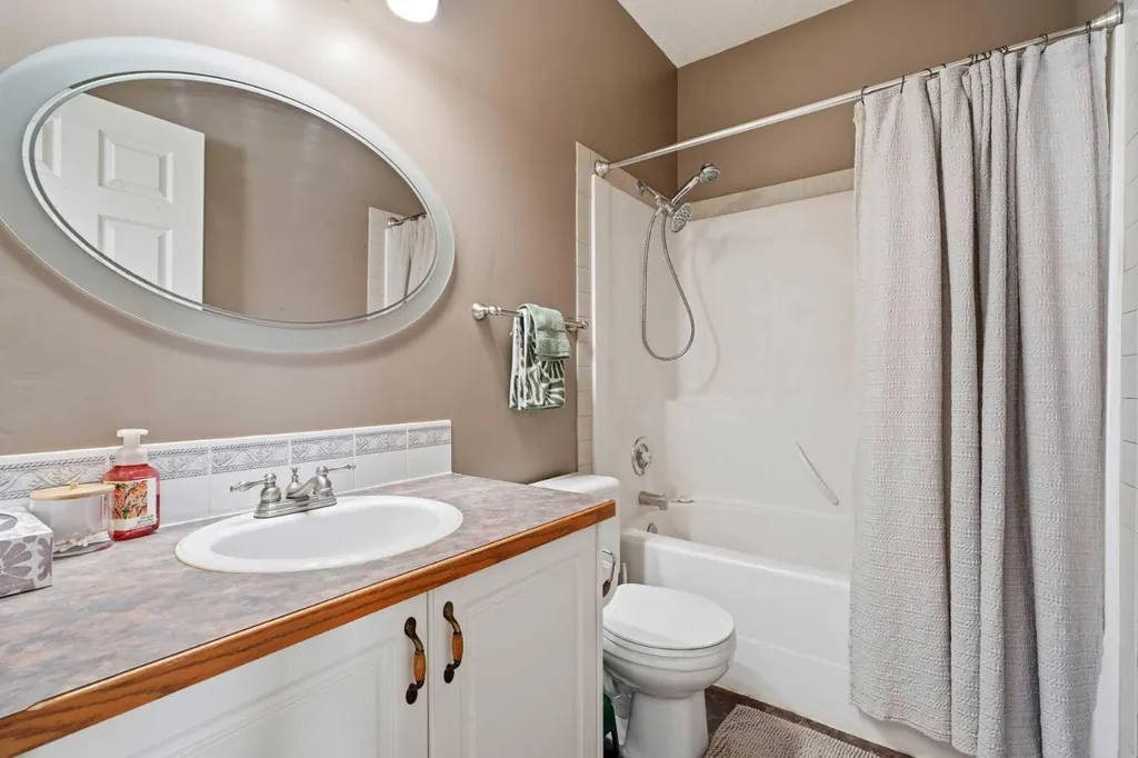 27 Hallgren Drive Sylvan Lake AB T4S 1W6
