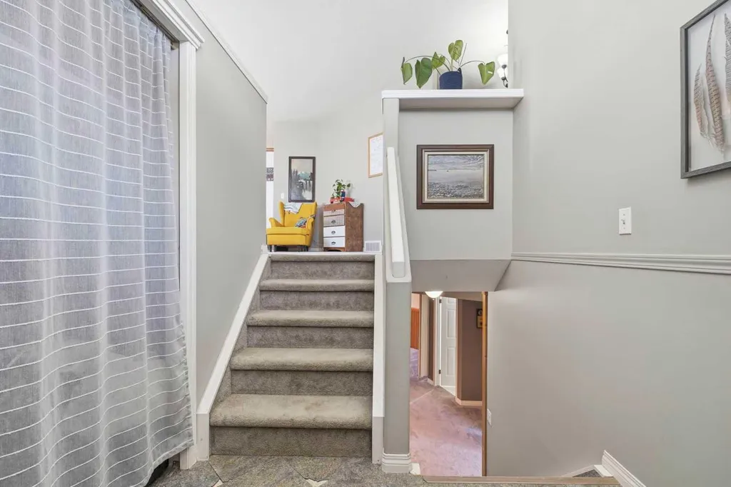 27 Hallgren Drive Sylvan Lake AB T4S 1W6