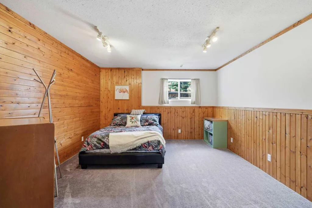 27 Hallgren Drive Sylvan Lake AB T4S 1W6