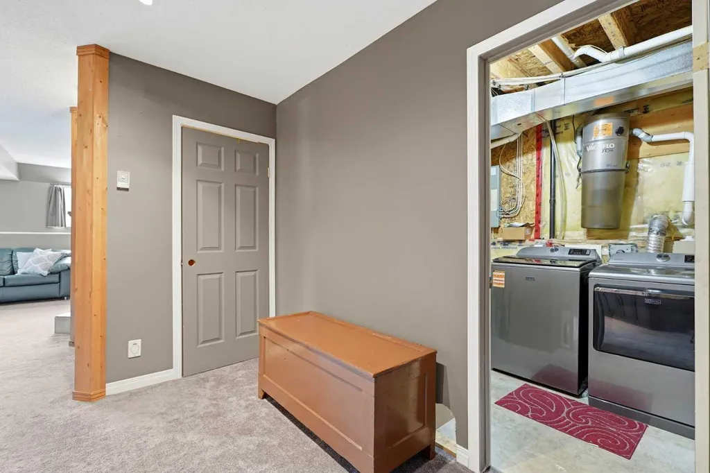 27 Hallgren Drive Sylvan Lake AB T4S 1W6