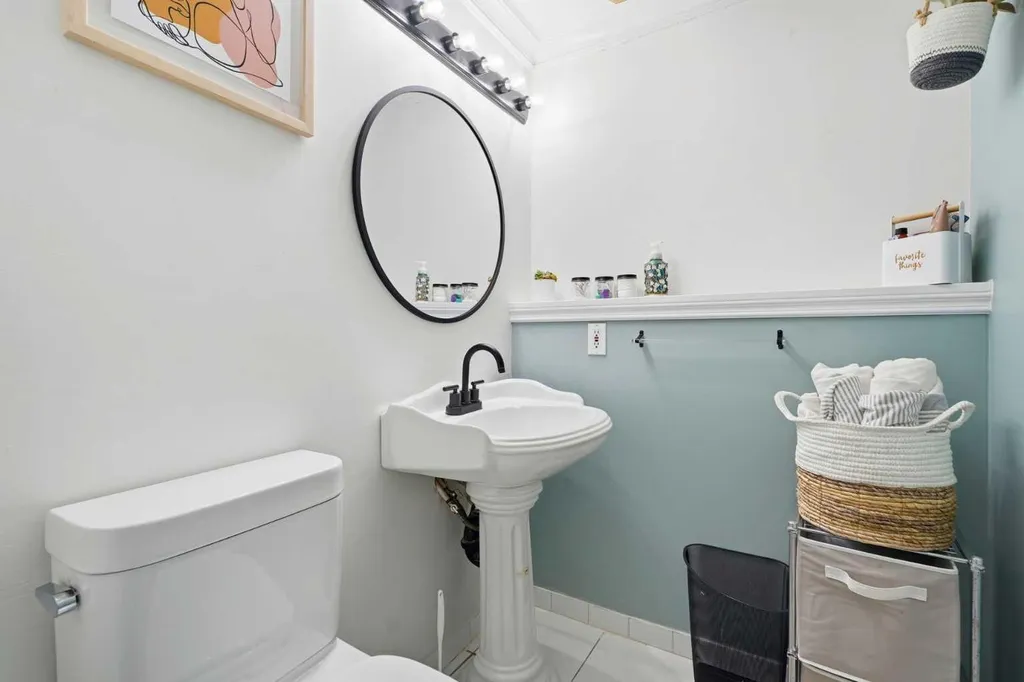 27 Hallgren Drive Sylvan Lake AB T4S 1W6