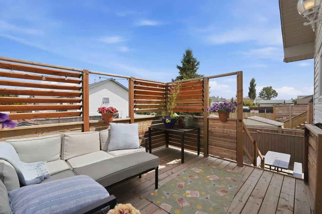 27 Hallgren Drive Sylvan Lake AB T4S 1W6