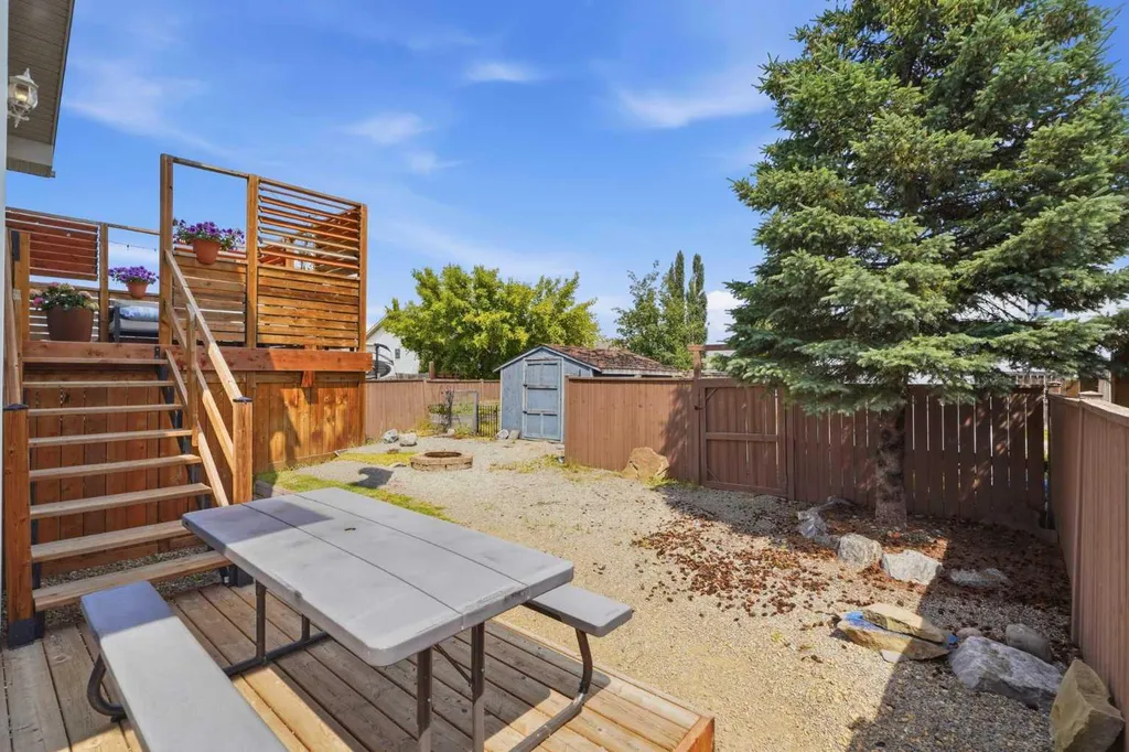 27 Hallgren Drive Sylvan Lake AB T4S 1W6