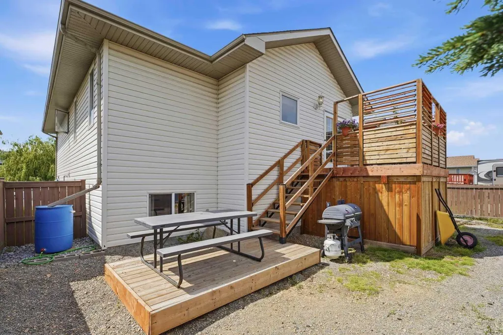 27 Hallgren Drive Sylvan Lake AB T4S 1W6