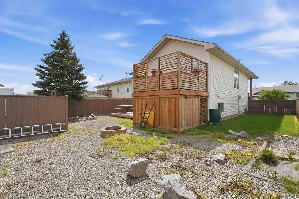 27 Hallgren Drive Sylvan Lake AB T4S 1W6