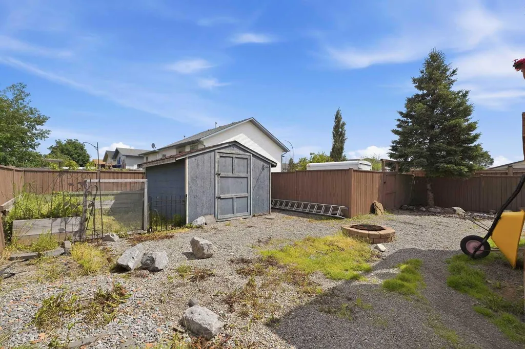 27 Hallgren Drive Sylvan Lake AB T4S 1W6
