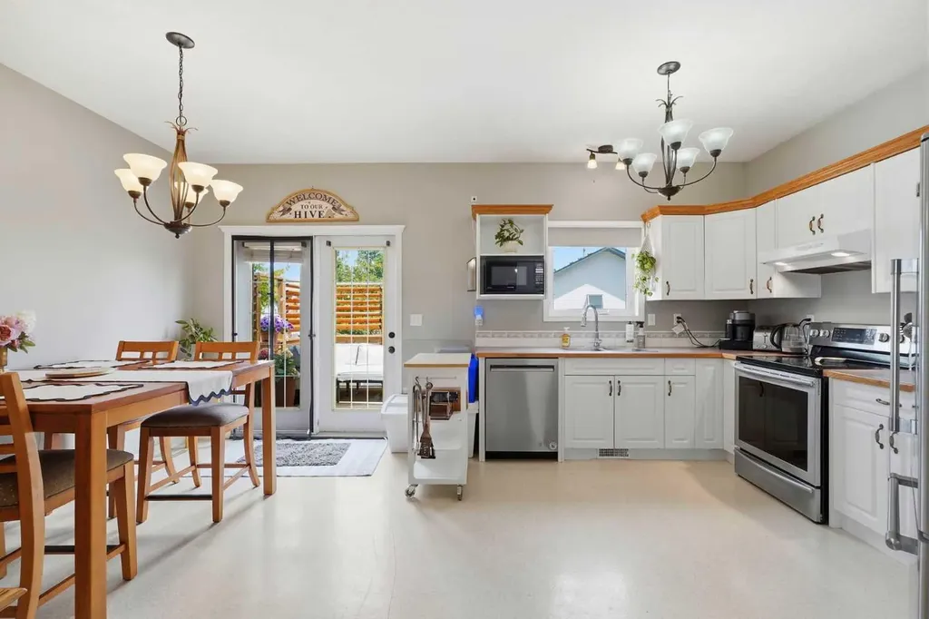27 Hallgren Drive Sylvan Lake AB T4S 1W6