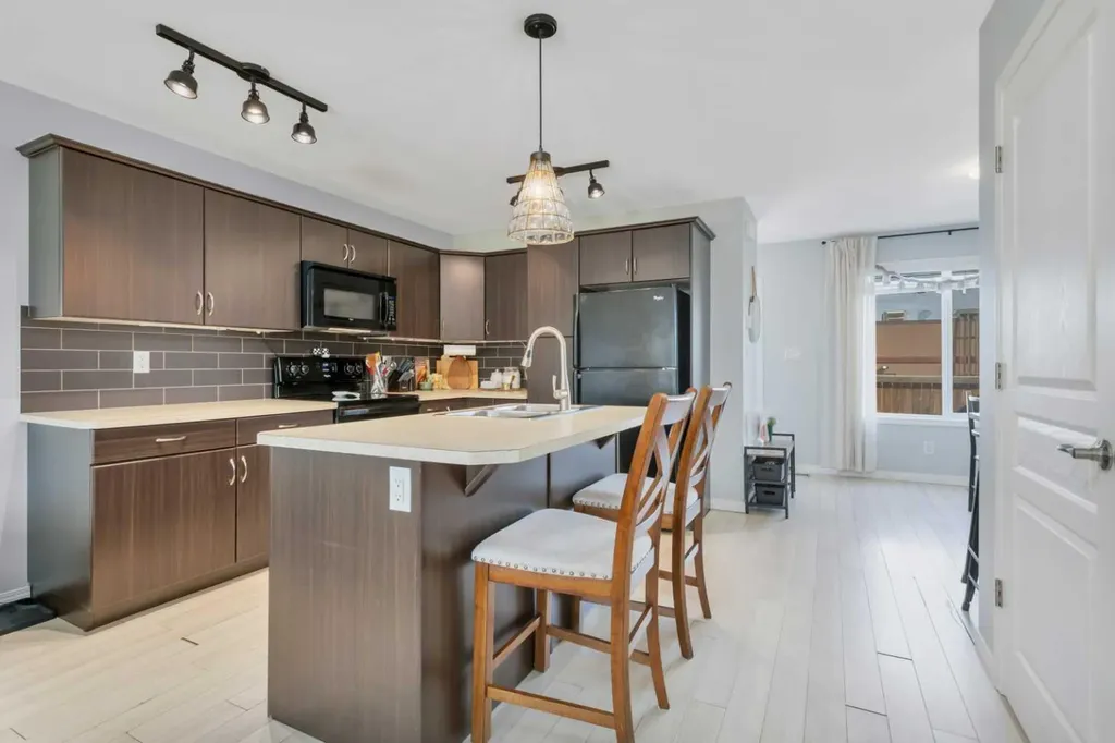 28 Rafferty Court Sylvan Lake AB T4S 0C1