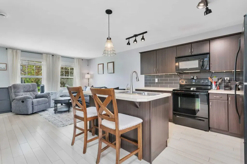 28 Rafferty Court Sylvan Lake AB T4S 0C1