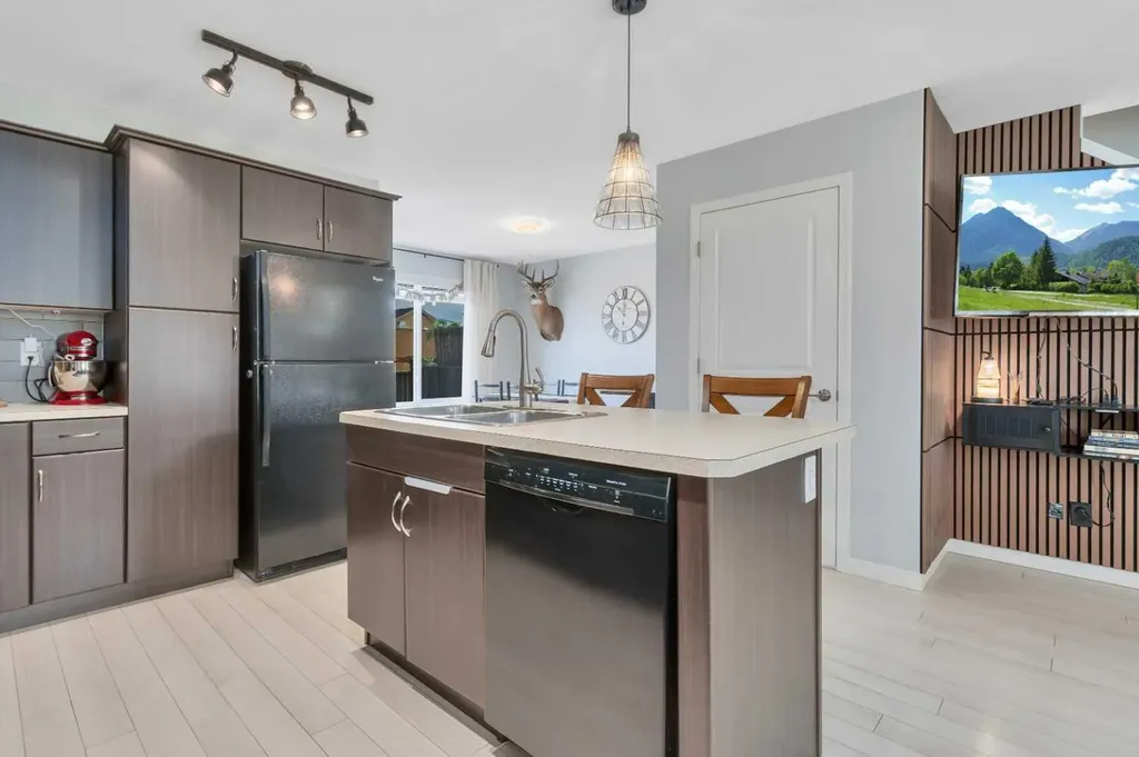 28 Rafferty Court Sylvan Lake AB T4S 0C1