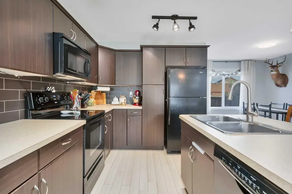 28 Rafferty Court Sylvan Lake AB T4S 0C1