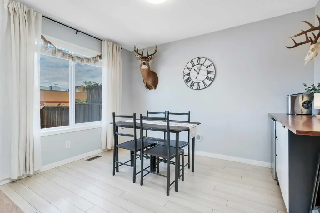 28 Rafferty Court Sylvan Lake AB T4S 0C1