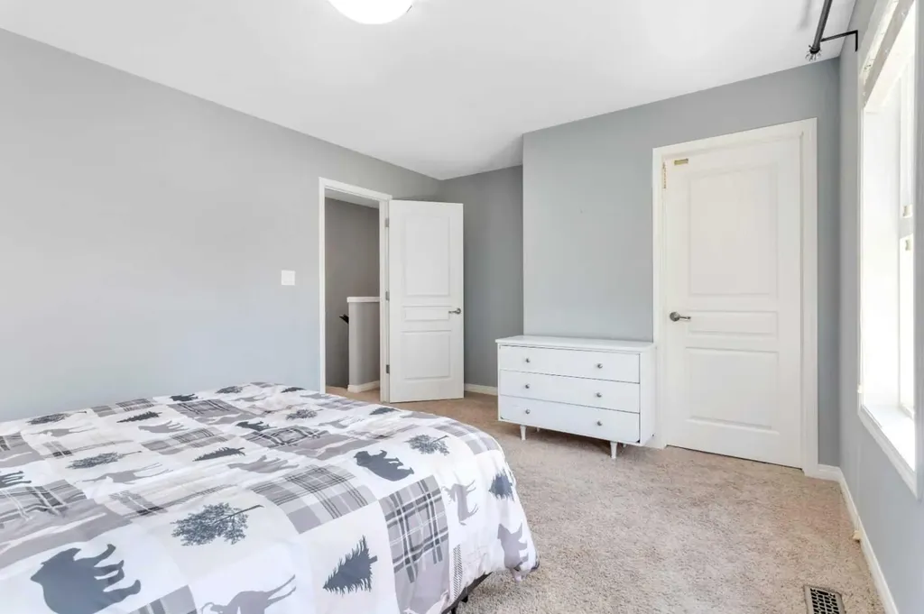 28 Rafferty Court Sylvan Lake AB T4S 0C1
